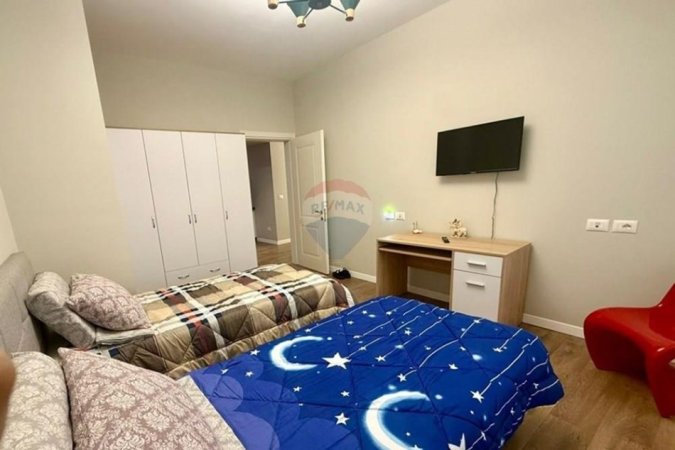 Tirane, jepet me qera apartament 2+1 , 109 m² 900 € (Komuna e Parisit, Tiranë)