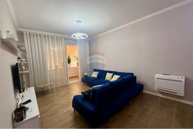 Tirane, jepet me qera apartament 2+1 , 109 m² 900 € (Komuna e Parisit, Tiranë)