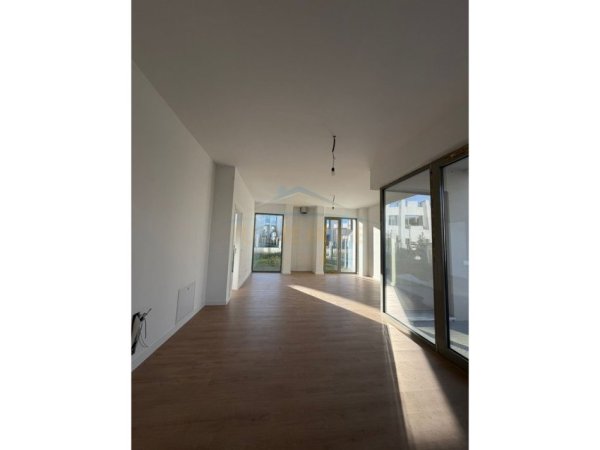 Tirane, jepet me qera Vile 4+1+Aneks , 403 m² 2.500 € 