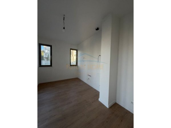 Tirane, jepet me qera Vile 4+1+Aneks , 403 m² 2.500 € 