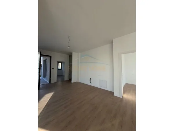 Tirane, jepet me qera Vile 4+1+Aneks , 403 m² 2.500 € 