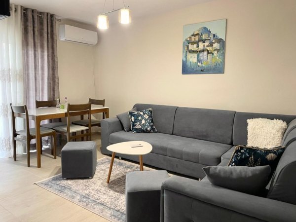 Tirane, jepet me qera apartament 2+1+Ballkon Kati 5, 100 m² 62,000 Leke  (Rruga Fortuzi)