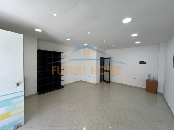 Tirane, shitet ambjent biznesi Kati 0, 33 m² 75.000 € (Rruga “Xhanfize Keko”)