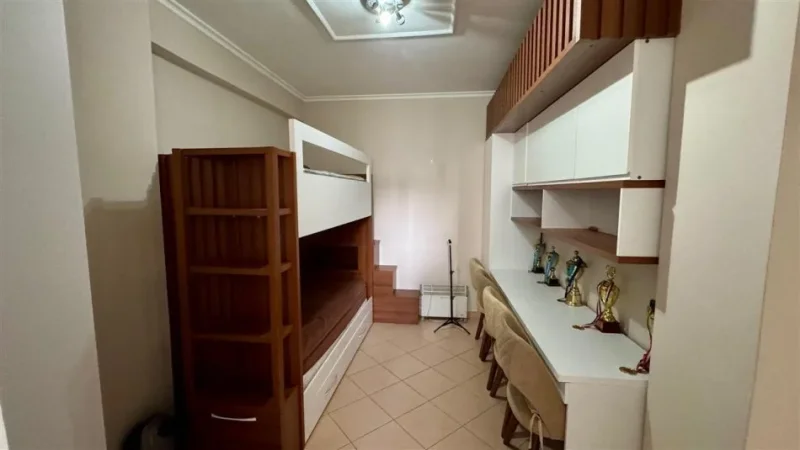 Tirane, jepet me qera apartament 2+1 Kati 2, 85 m² 700 € (Hotel Queen perballe Kristal Center)