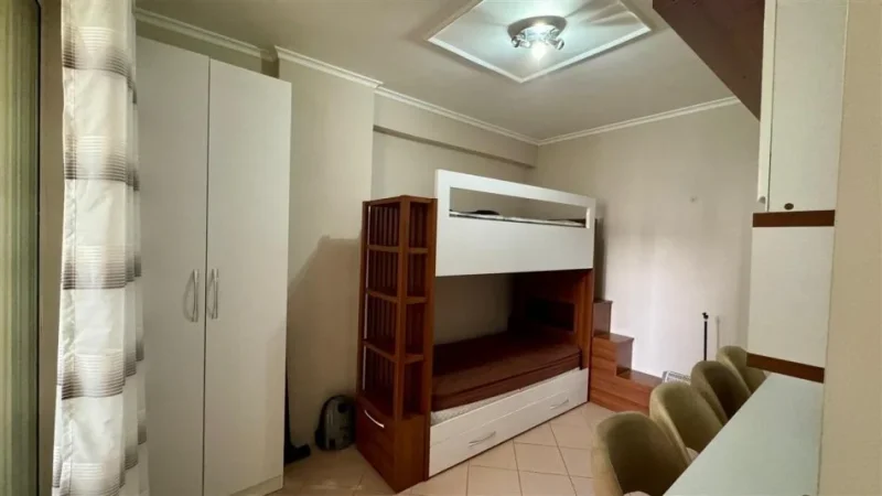 Tirane, jepet me qera apartament 2+1 Kati 2, 85 m² 700 € (Hotel Queen perballe Kristal Center)