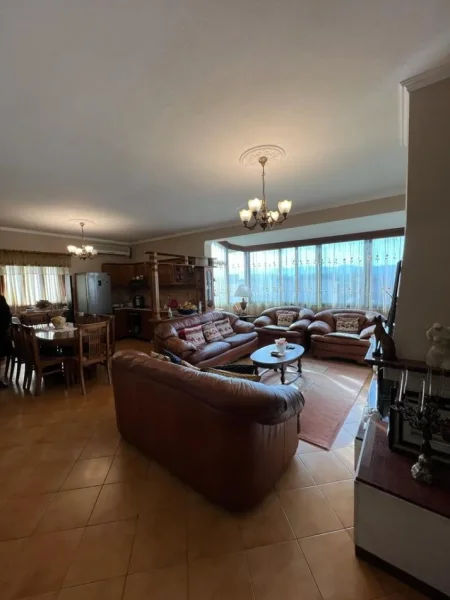 Tirane, shitet apartament 2+1 Kati 5, 150.000 € 