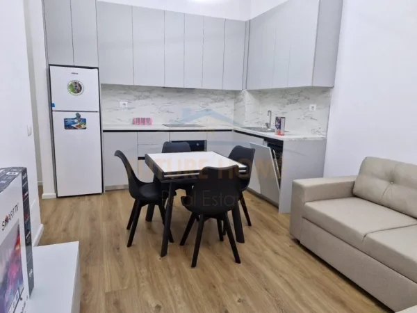 Tirane, jepet me qera apartament 1+1+Ballkon Kati 3, 46 m² 450 € (Ali Demi)