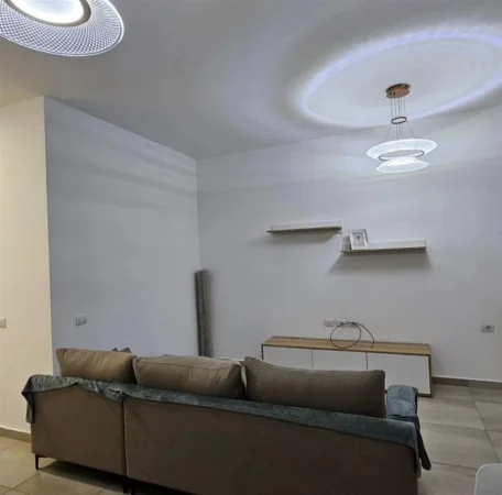 Tirane, jepet me qera apartament 1+1 Kati 2, 63 m² 500 € (kopshti botanik)