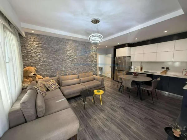 Tirane, jepet me qera apartament 2+1 Kati 3, 106 m² 650 € (Fresk)
