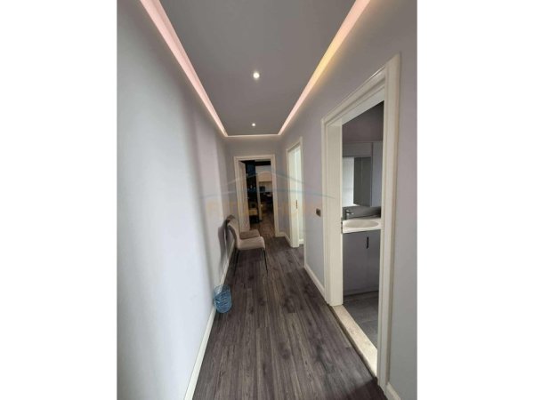 Tirane, jepet me qera apartament 2+1 Kati 3, 106 m² 650 € (Fresk)