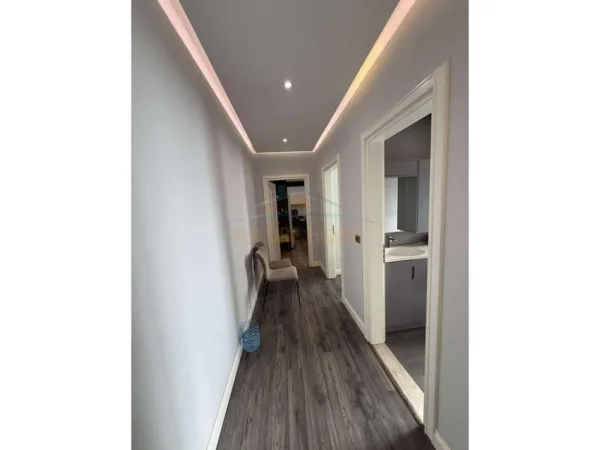 Tirane, jepet me qera apartament 2+1 Kati 3, 106 m² 650 € (Fresk)