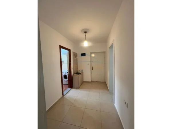 Tirane, jepet me qera apartament 2+1 Kati 3, 65 m² 500 € 