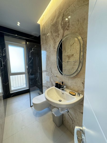 Tirane, jepet me qera apartament 2+1 Kati 2, 750 € 