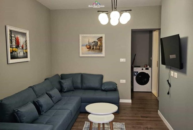 Tirane, jepet me qera apartament 1+1 Kati 1, 50 m² 700 € (Rruga Fortuzi)