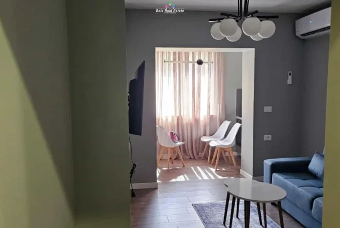 Tirane, jepet me qera apartament 1+1 Kati 1, 50 m² 700 € (Rruga Fortuzi)