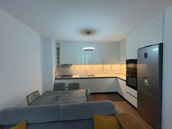 Tirane, qira 2+1+Ballkon , 93 m² (Shkolla Kuqe)