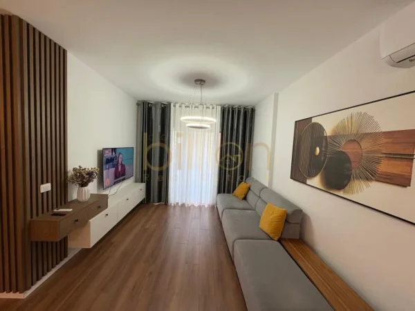 Tirane, qira 2+1+Ballkon , 93 m² (Shkolla Kuqe)