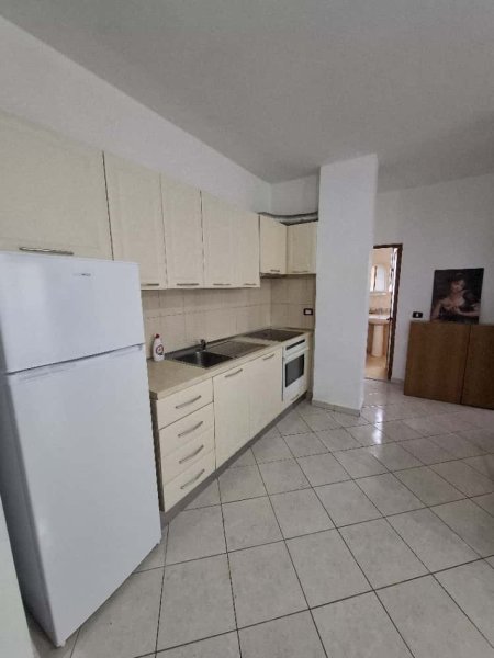 Tirane, jepet me qera apartament 2+1 Kati 4, 104 m² 500 € (Astir ,bar Bohem)