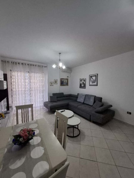 Tirane, jepet me qera apartament 2+1 Kati 4, 104 m² 500 € (Astir ,bar Bohem)