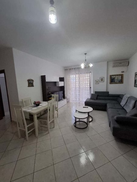 Tirane, jepet me qera apartament 2+1 Kati 4, 104 m² 500 € (Astir ,bar Bohem)