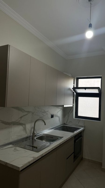 Shqiperi, jepet me qera apartament 1+1+Ballkon Kati 3, 40 m² 380 € (Spitali Amerikan 2)