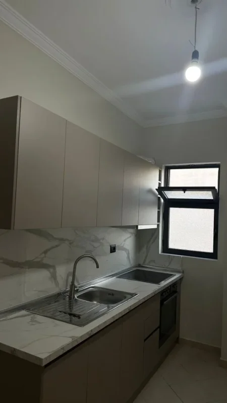 Shqiperi, jepet me qera apartament 1+1+Ballkon Kati 3, 40 m² 380 € (Spitali Amerikan 2)