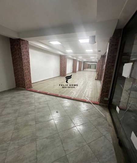 Tirane, jepet me qera ambjent biznesi Kati -1, 150 m² 700 € (21 DHJETORI)