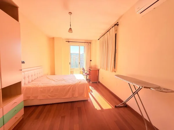 Tirane, jepet me qera apartament 2+1 Kati 7, 120 m² 1.300 € (BLLOK)