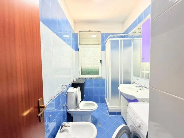 Tirane, jepet me qera apartament 2+1 Kati 7, 120 m² 1.300 € (BLLOK)
