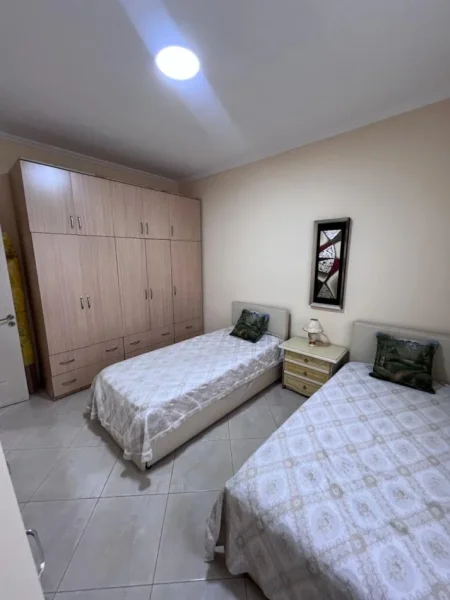 Tirane, jepet me qera apartament 1+1 Kati 5, 65 m² 550 € (Kopshti Botanik.)
