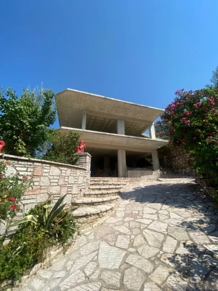 Shqiperi, shes truall+ godine Karabina ,Lukove 1.000 m² (Lukove)