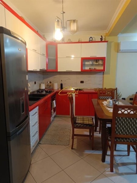 Tirane, jepet me qera apartament 2+1 Kati 4, 125 m² 600 € (VILAT GJERMANE)