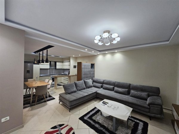 Tirane, jepet me qera apartament 2+1 Kati 2, 100 m² 650 € (Rruga Peti Liqeni i Thate)