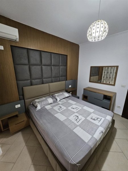 Tirane, jepet me qera apartament 2+1 Kati 2, 100 m² 650 € (Rruga Peti Liqeni i Thate)