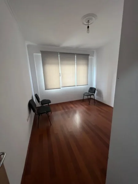 Shqiperi, jepet me qera apartament 3+1+Ballkon Kati 1, 120 m² 750 € (Rruga Gaqo Vakeflli)