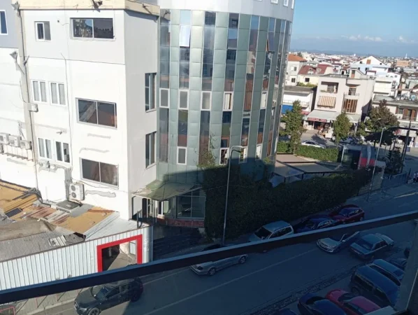 !!Dhene!!Durres, jepet me qera apartament 1+1+Ballkon Kati 4, 70 m² 370 € (Tregu i Madh Industrial)