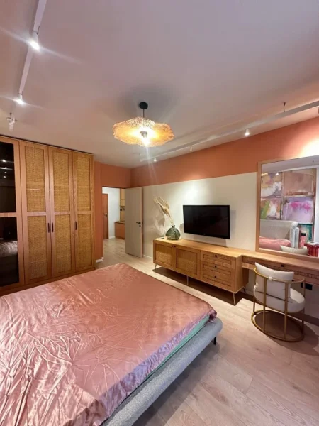 Tirane, jepet me qera apartament 1+1+Ballkon Kati 12, 72 m² 900 € (Ish Ekspozita)