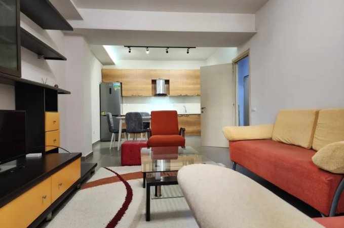 Tirane, jepet me qera apartament 1+1+Ballkon Kati 1, 68 m² 450 € (Kodra e Diellit 1)