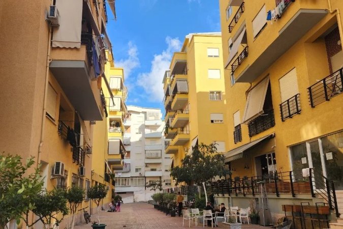 Tirane, jepet me qera apartament 1+1+Ballkon Kati 1, 68 m² 450 € (Kodra e Diellit 1)