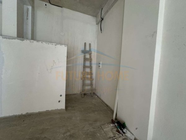 Qera, Ambient Biznesi, Unaza e Re. 800 €