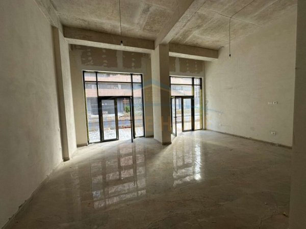 Qera, Ambient Biznesi, Unaza e Re. 800 €