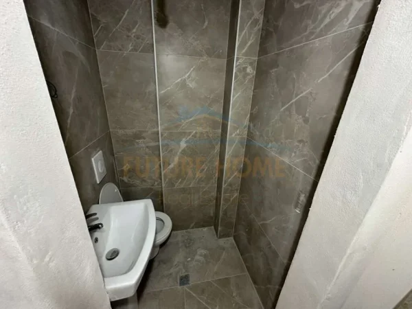 Qera, Ambient Biznesi, Unaza e Re. 800 €