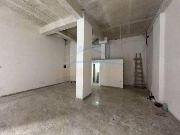 Qera, Ambient Biznesi, Unaza e Re. 800 €