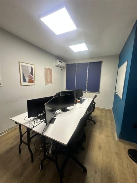 Tirane, jepet me qera zyre Kati 1, 80 m² 2.500 € (BLLOKU)