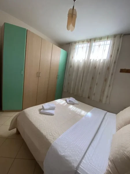 Tirane, jepet me qera apartament 3+1 Kati 1, 85 m² 1.000 € (Bulevardi Zogu i Pare)