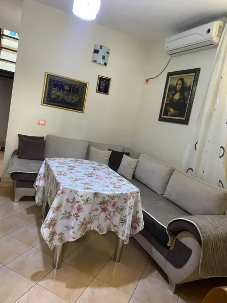 Tirane, jepet me qera apartament 3+1 Kati 1, 85 m² 1.000 € (Bulevardi Zogu i Pare)