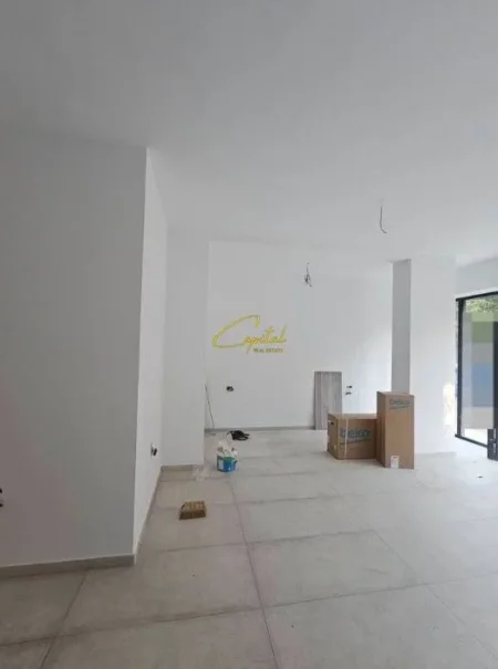 Tirane, jepet me qera dyqan Kati 0, 50 m² 500 € (DON BOSKO)