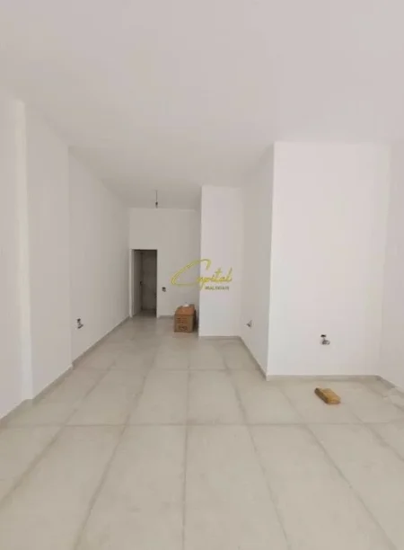 Tirane, jepet me qera dyqan Kati 0, 50 m² 500 € (DON BOSKO)