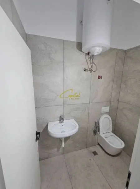 Tirane, jepet me qera dyqan Kati 0, 50 m² 500 € (DON BOSKO)