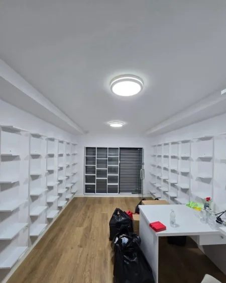 Tirane, jepet me qera apartament 1+1 Kati 0, 23 m² 120.000 € (Sheshi Willson, Tiranë)